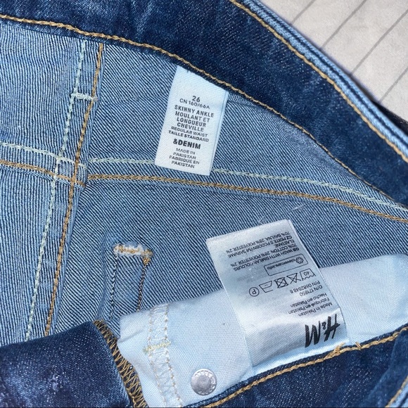 2 different pairs of size 3 / 26 skinny ankle jeans with unique design details - Picture 10 of 10